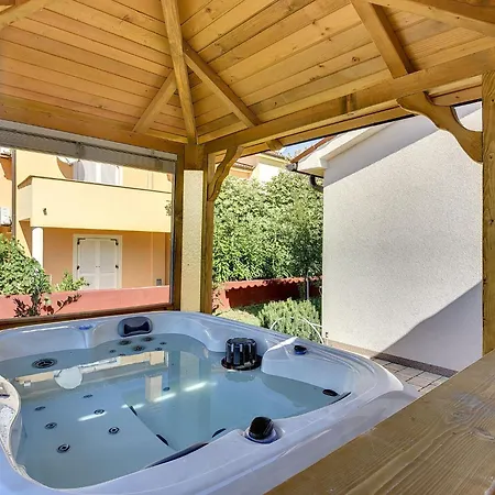 With Terrace And Outdoor Kitchen Casa vacanze *