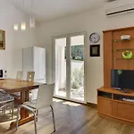 In Croatia Near Stunning Beaches * Μεντουλίν