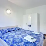 In Croatia Near Stunning Beaches Μεντουλίν