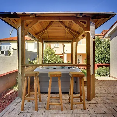 別荘 With Terrace And Outdoor Kitchen